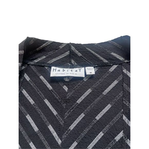 Habitat wrap style top black print 3/4 sleeve size Medium - Picture 4 of 4